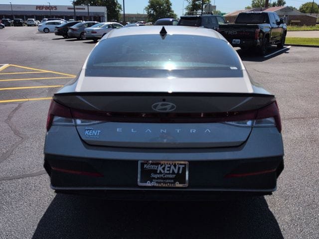 Used 2025 Hyundai Elantra Sport FWD image 6