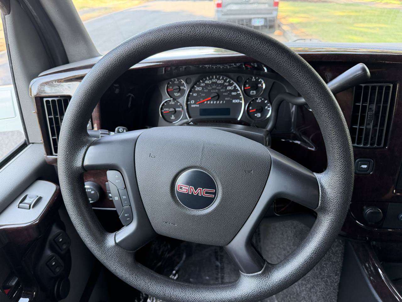 Used 2011 GMC Savana 1500 AWD image 18