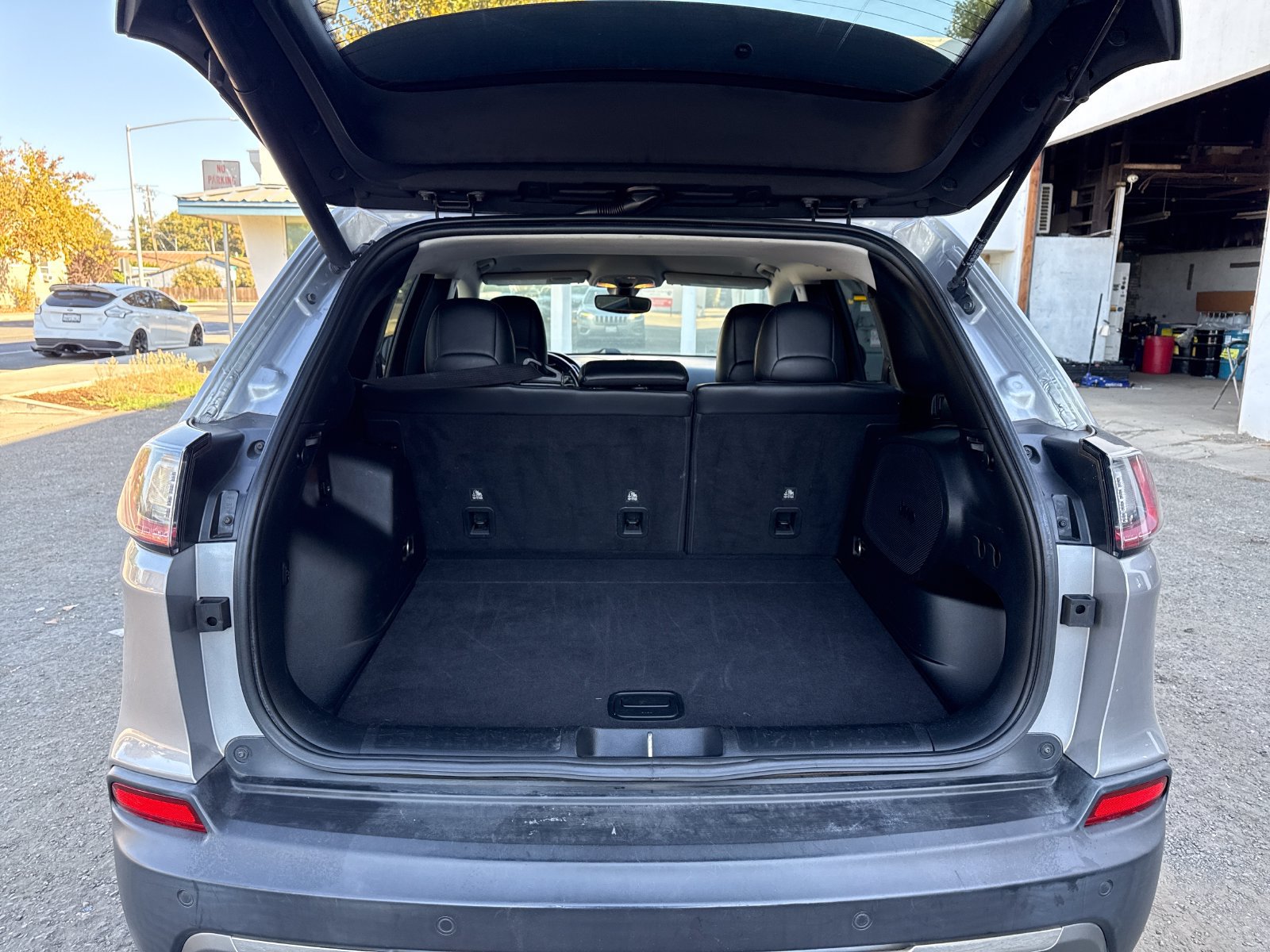 Used 2020 Jeep Cherokee Limited FWD image 23