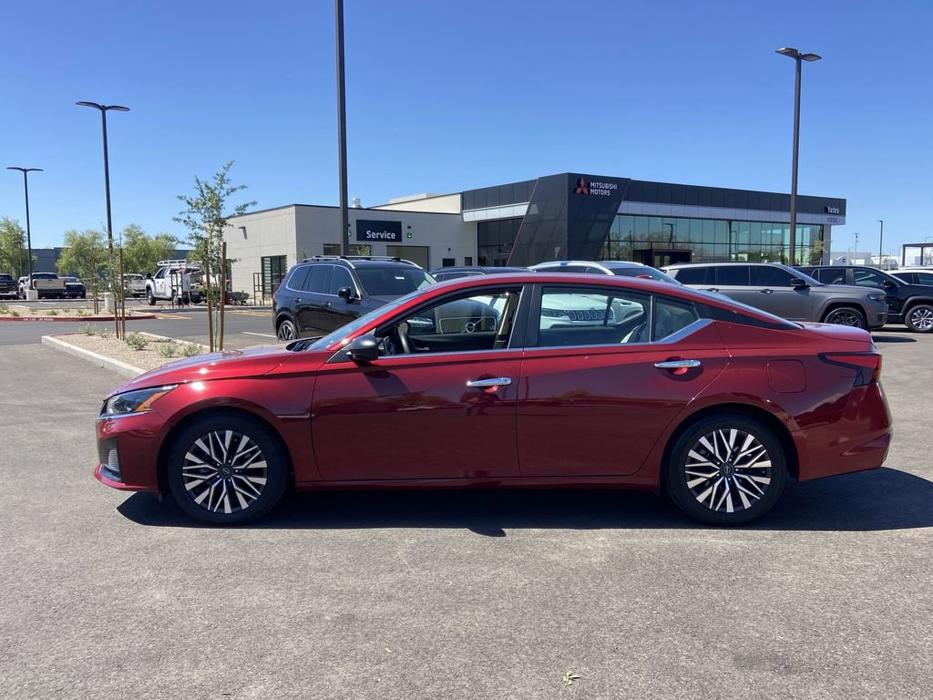 Used 2025 Nissan Altima 2.5 SV FWD image 4