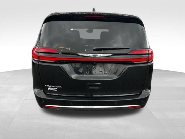 Used 2026 Chrysler Pacifica Select FWD image 10