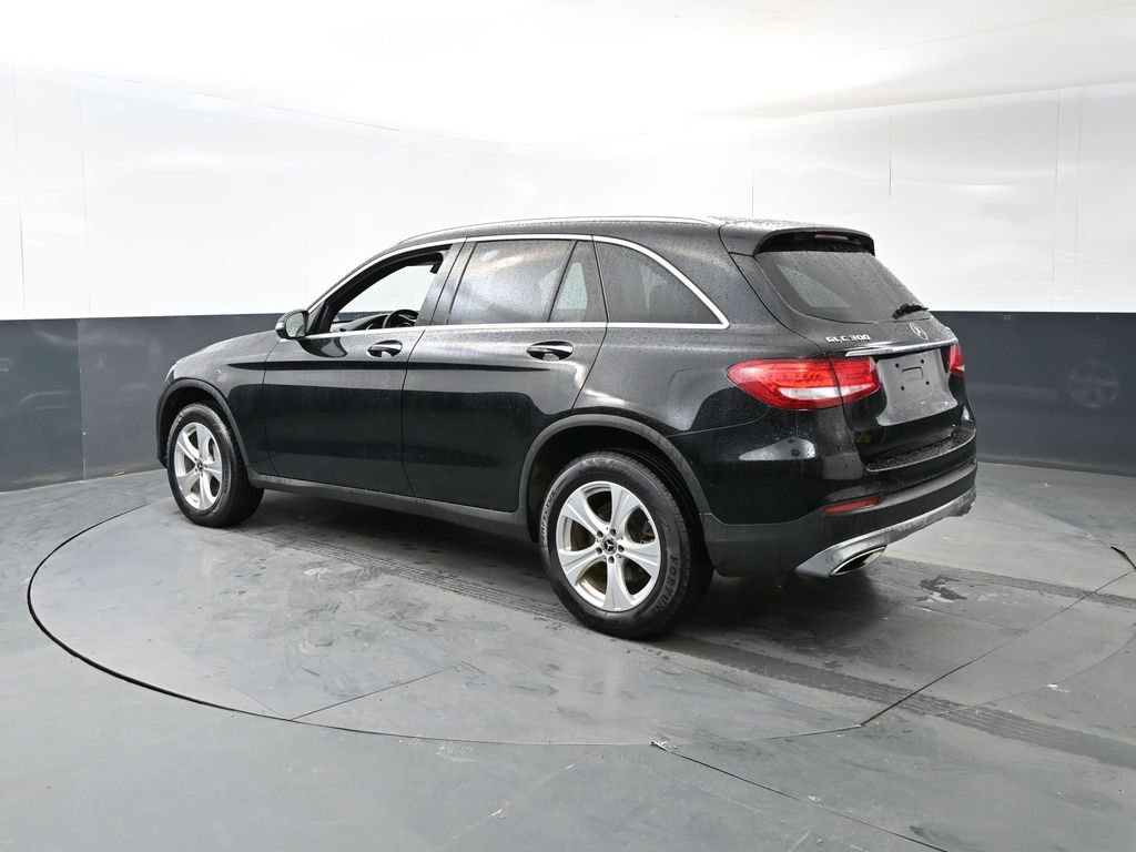 Used 2018 Mercedes-Benz GLC 300 4MATIC image 3