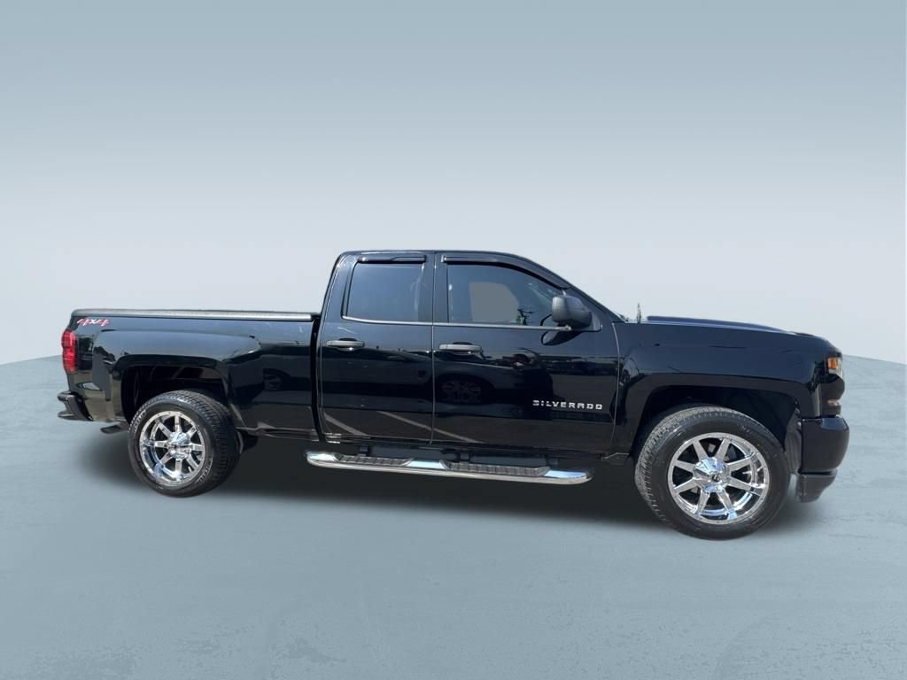 Used 2018 Chevrolet Silverado 1500 Custom w/ Custom Value Package AWD/4WD image 9