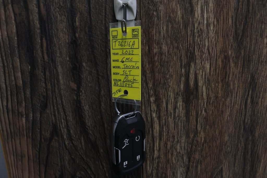 Used 2022 GMC Terrain SLT w/ Tech Package image 37