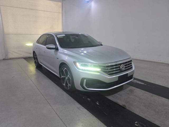 Used 2020 Volkswagen Passat 2.0T R-Line FWD image 2