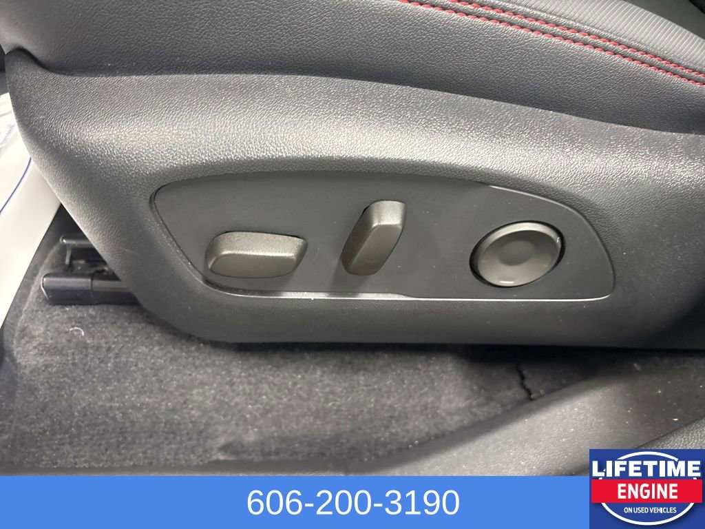 Used 2024 Chevrolet Traverse RS image 12