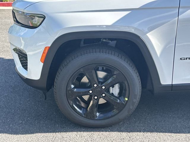 New 2025 Jeep Grand Cherokee Limited w/ Black Appearance Package image 11