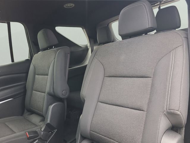 Used 2025 Chevrolet Traverse LT FWD image 9
