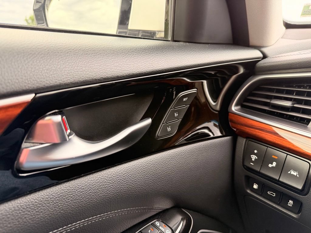Used 2017 Kia Cadenza Technology FWD image 30