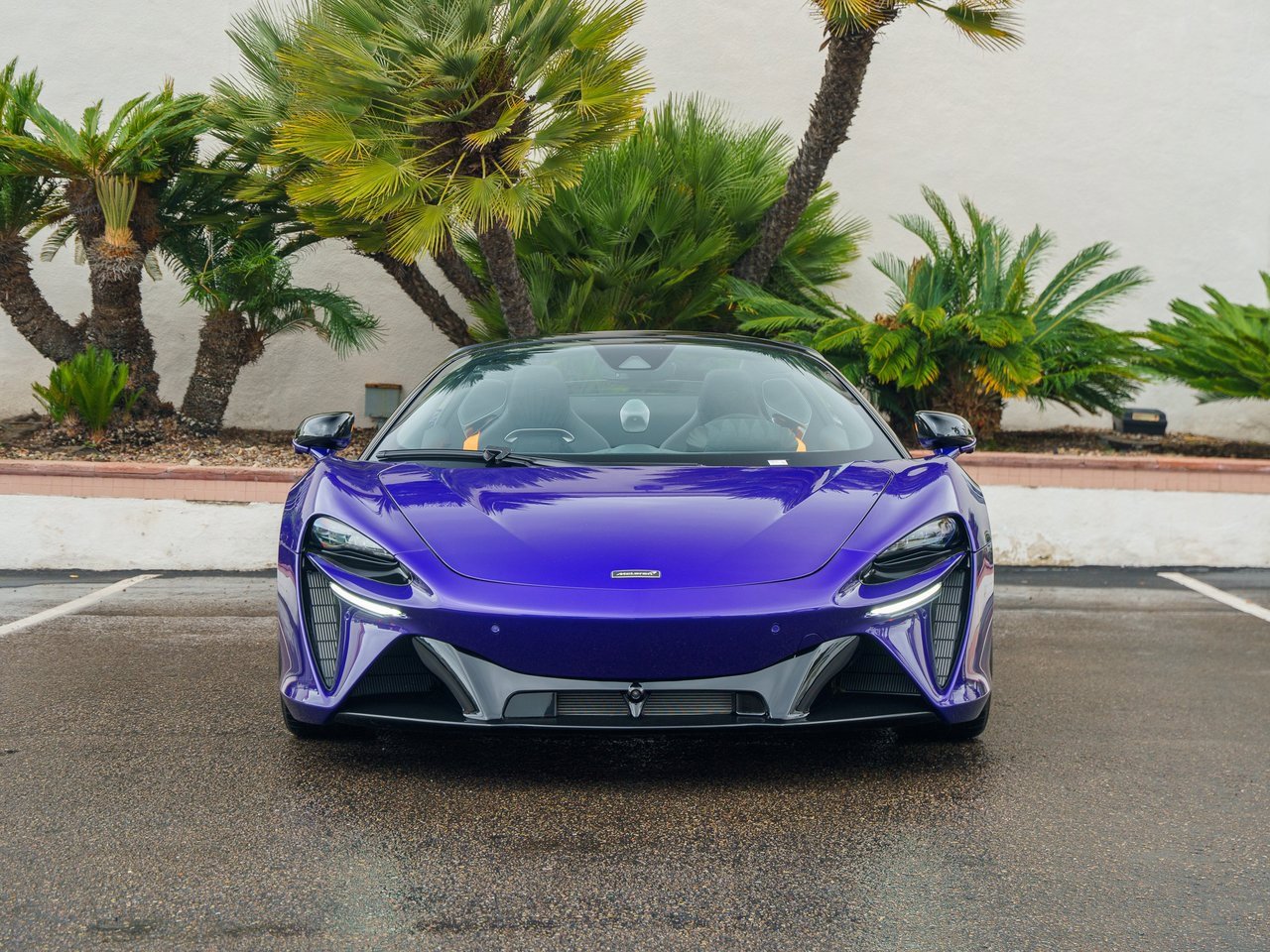 Used 2025 McLaren Artura Spider image 2