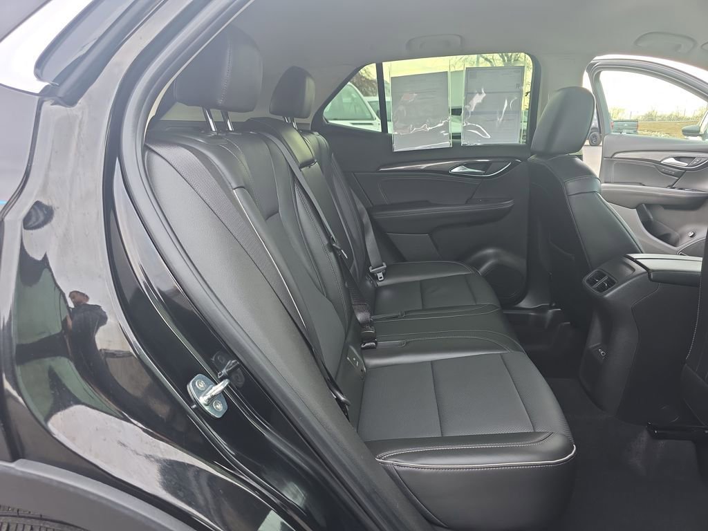 Used 2023 Buick Envision Essence image 36