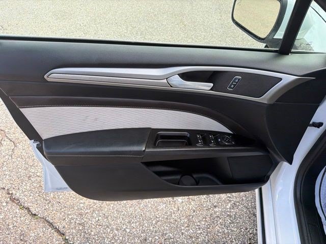 Used 2019 Ford Fusion SE w/ Equipment Group 151A FWD image 11
