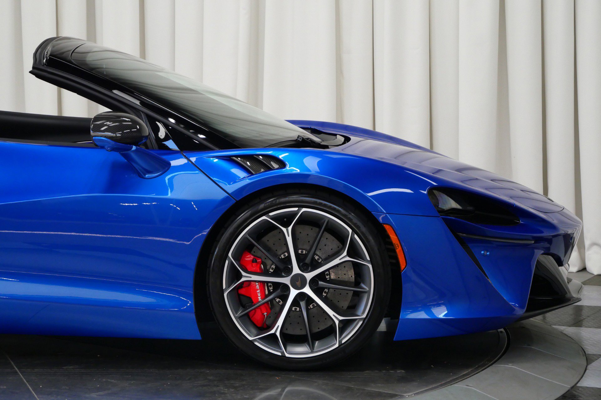 Used 2025 McLaren Artura Spider image 35