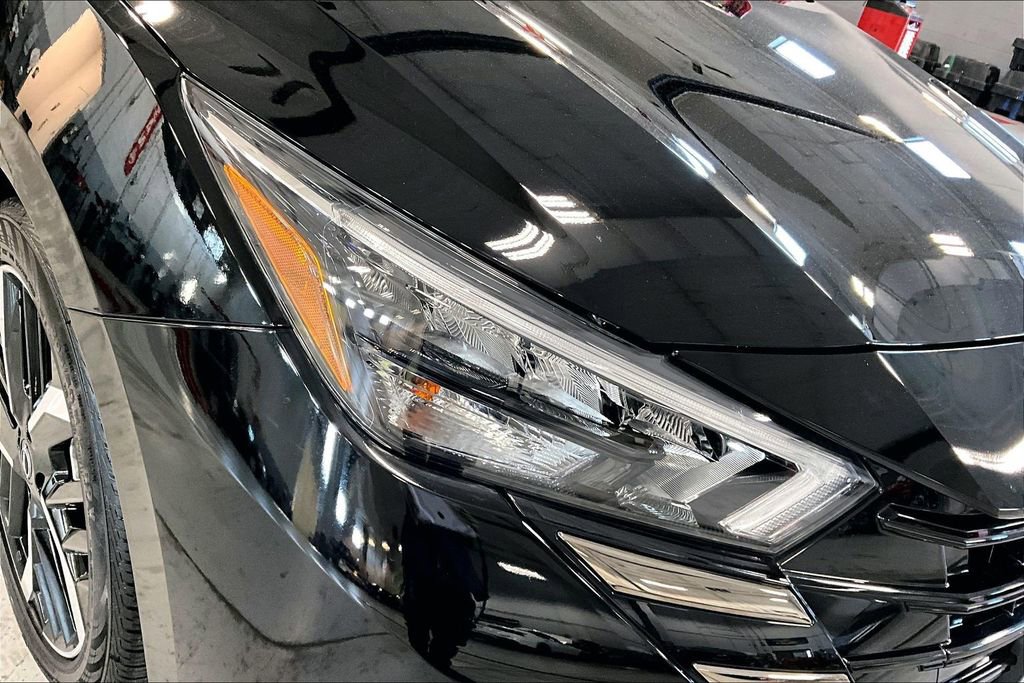 Used 2025 Nissan Versa SR w/ Trunk Package image 27