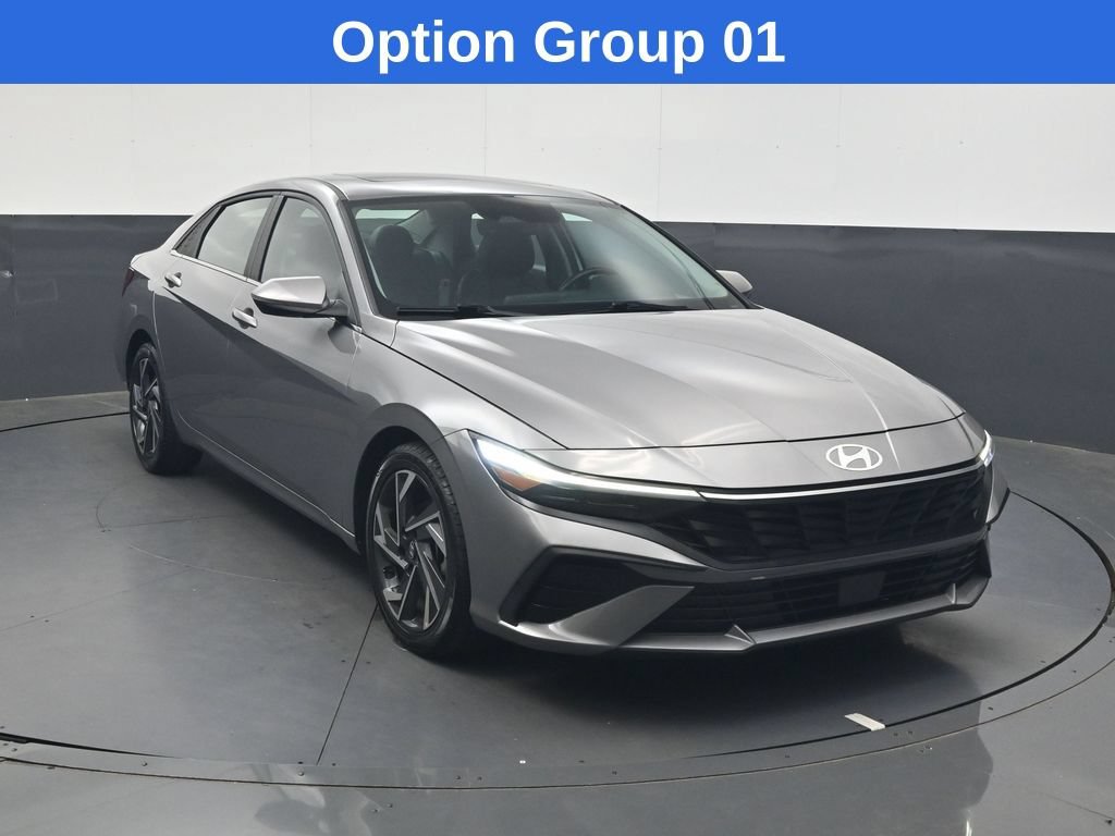 Used 2025 Hyundai Elantra Limited FWD image 2