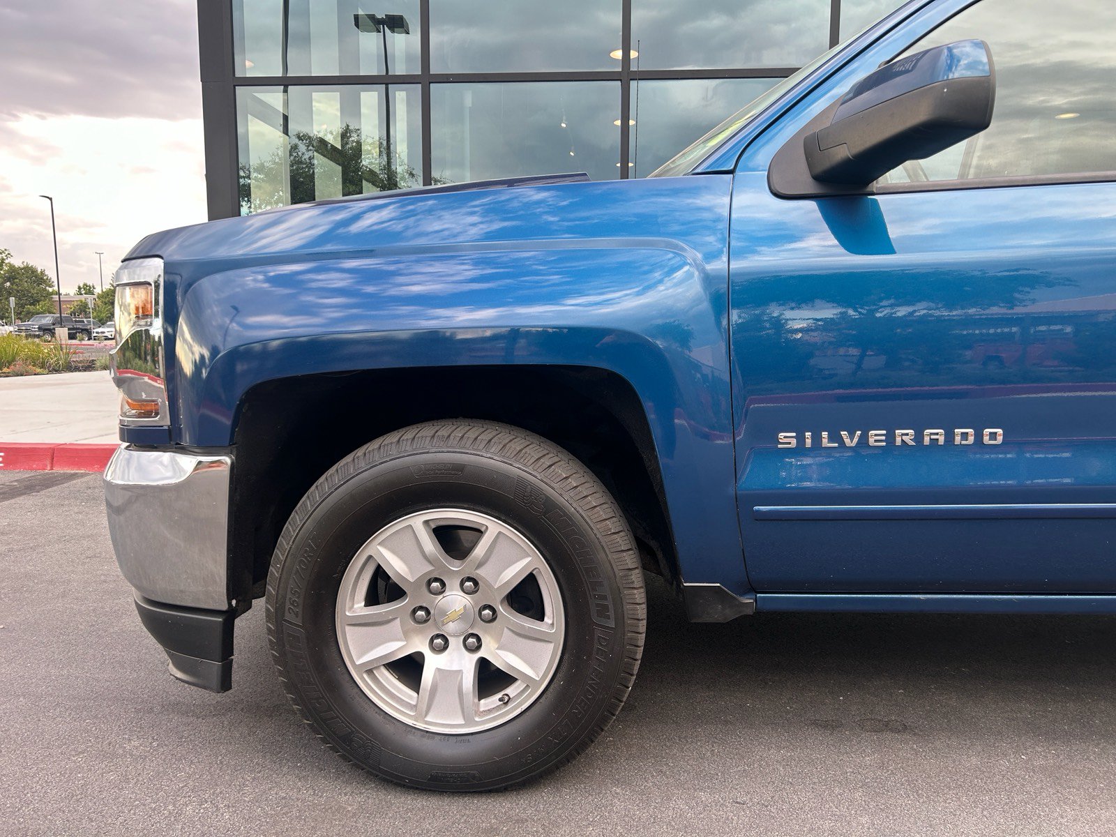 Used 2018 Chevrolet Silverado 1500 LT w/ All Star Edition RWD image 7
