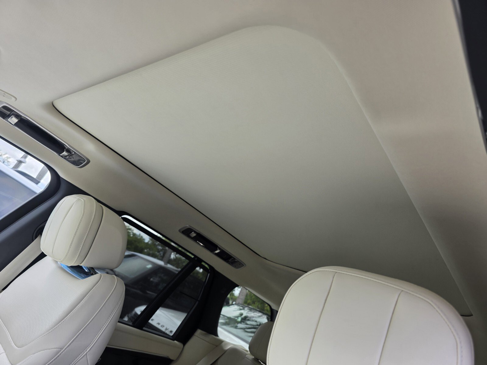 New 2026 Land Rover Range Rover SE image 12