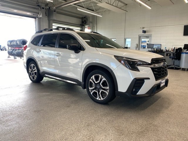 Used 2024 Subaru Ascent Limited image 3