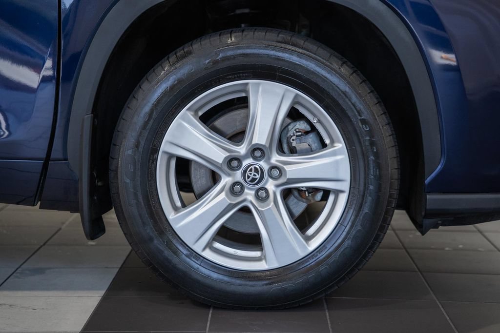 Used 2023 Toyota Highlander LE FWD image 15