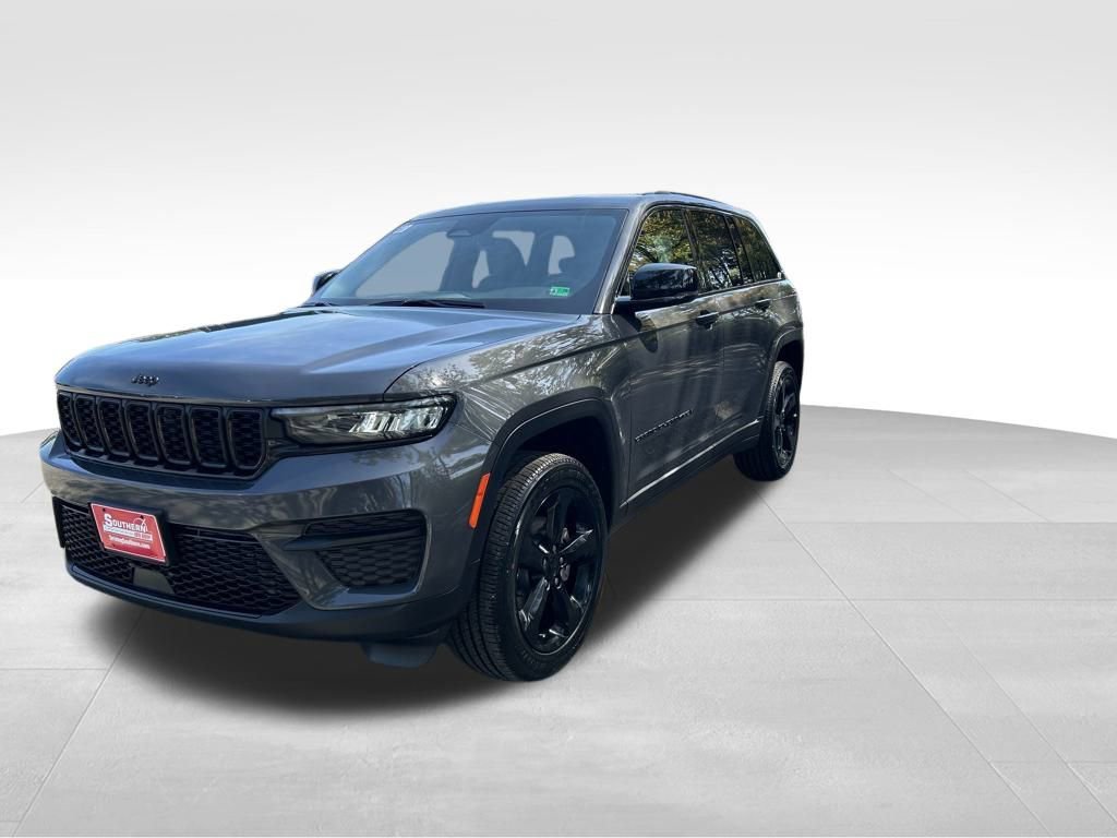 New 2025 Jeep Grand Cherokee Altitude image 2