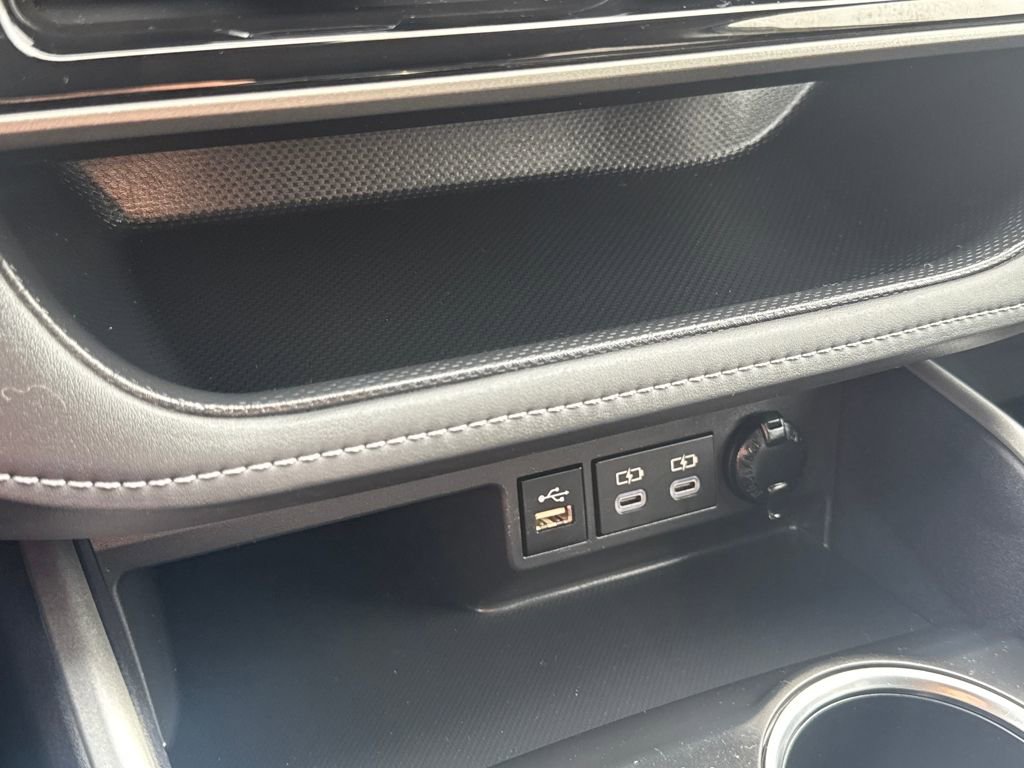 Used 2024 Toyota Highlander LE image 26