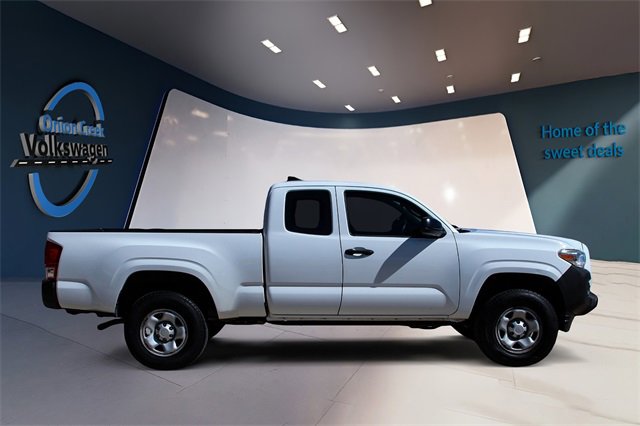 Used 2017 Toyota Tacoma SR image 4