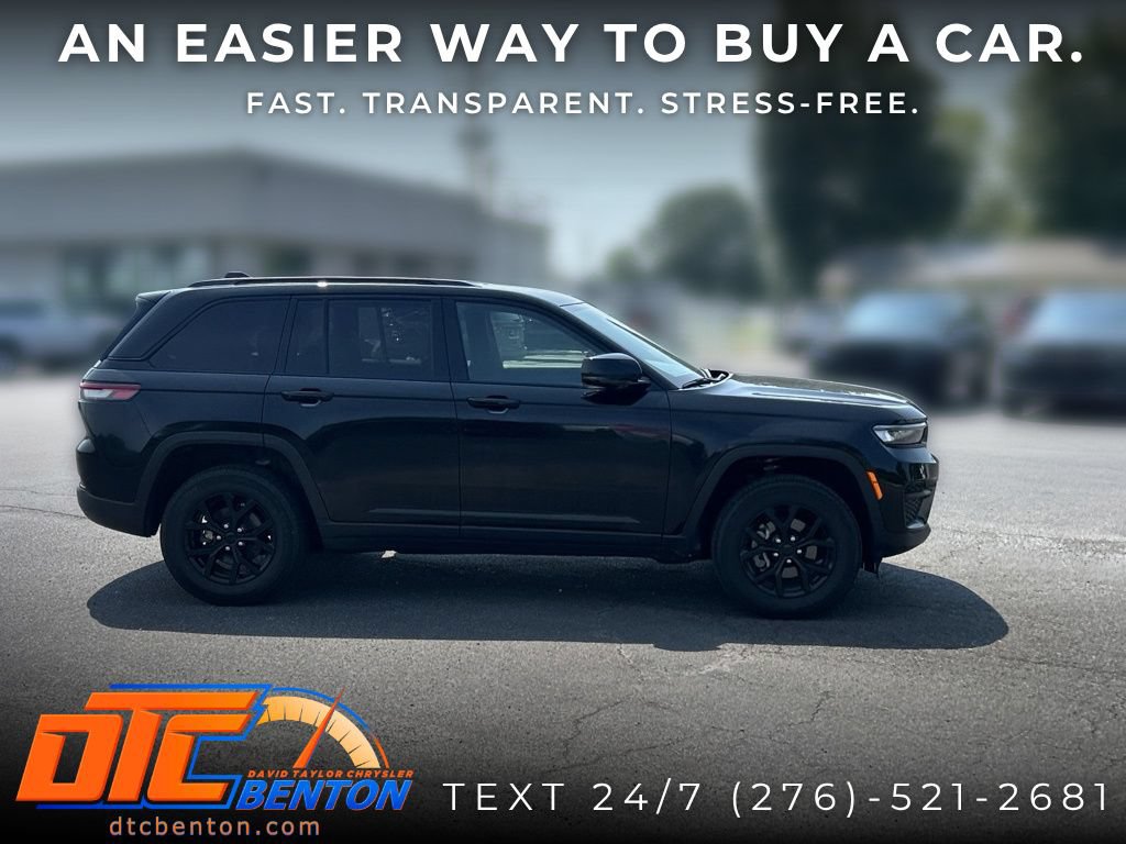 Used 2025 Jeep Grand Cherokee Altitude AWD/4WD image 2