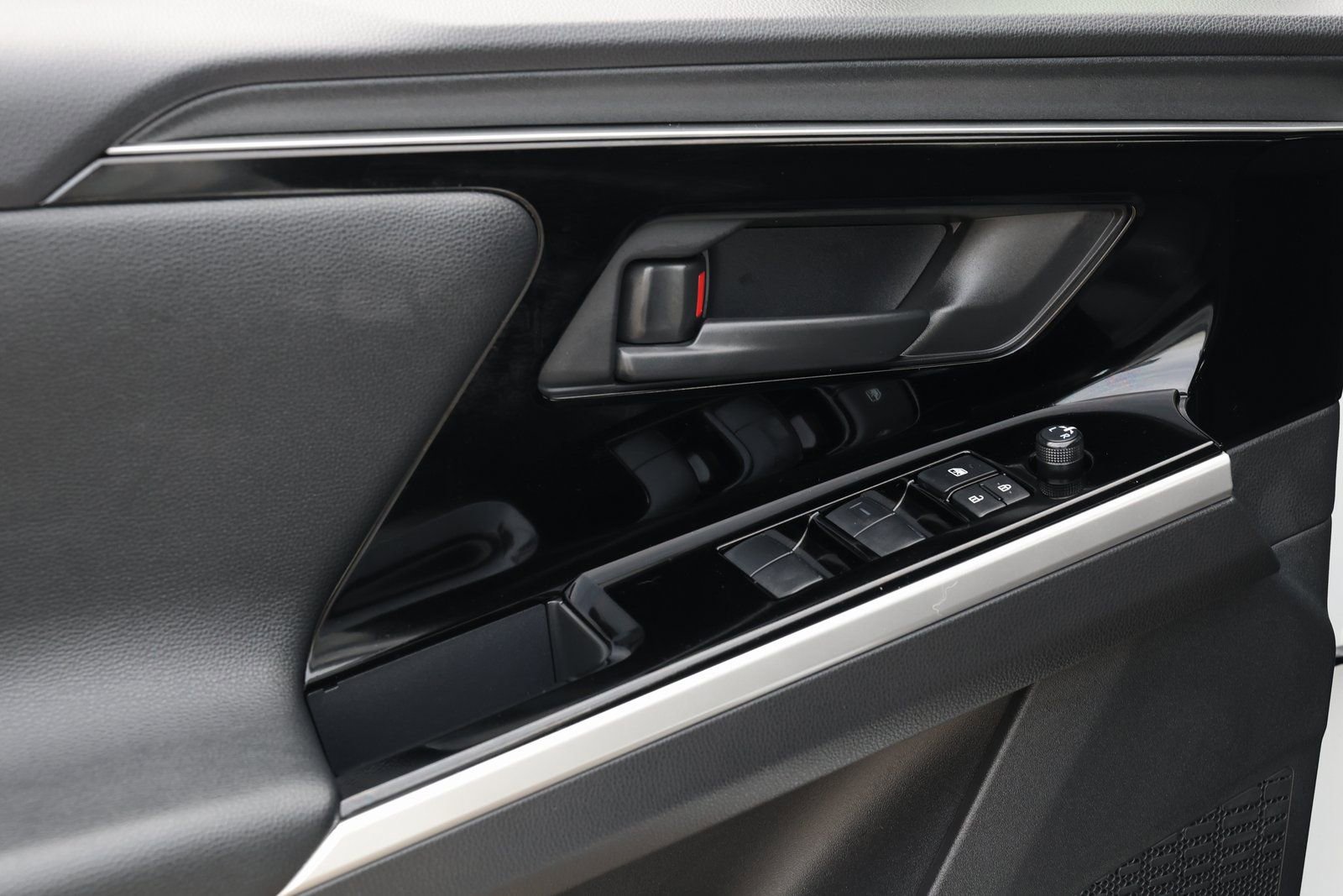 Used 2025 Toyota bZ4X AWD w/ Weather Package image 27