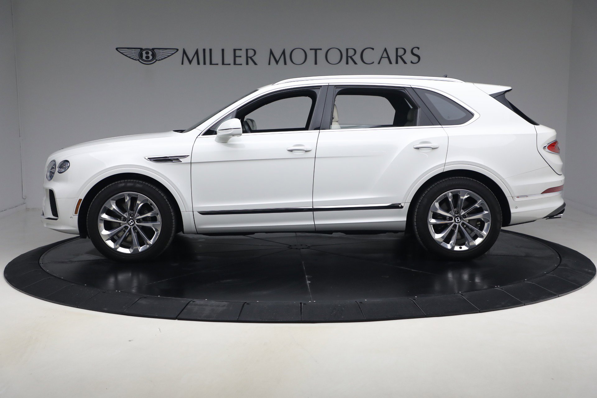 Used 2023 Bentley Bentayga image 3