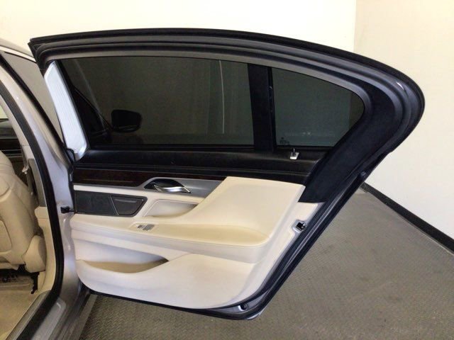 Used 2018 BMW 740i RWD image 13