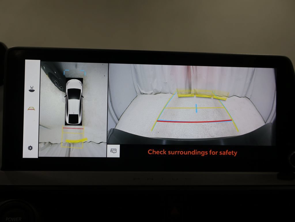 Used 2024 Toyota Prius Limited w/ Limited Premium Package FWD image 29