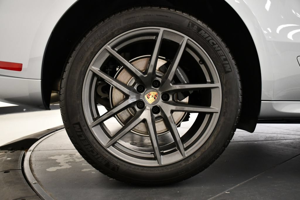 Certified 2026 Porsche Macan Turbo AWD/4WD image 18
