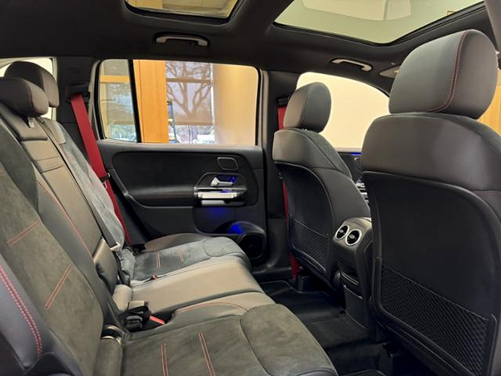 Certified 2025 Mercedes-Benz GLB 35 AMG 4MATIC image 25