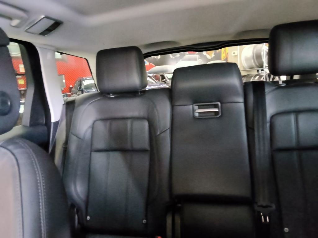 Used 2019 Land Rover Range Rover Sport SE image 18