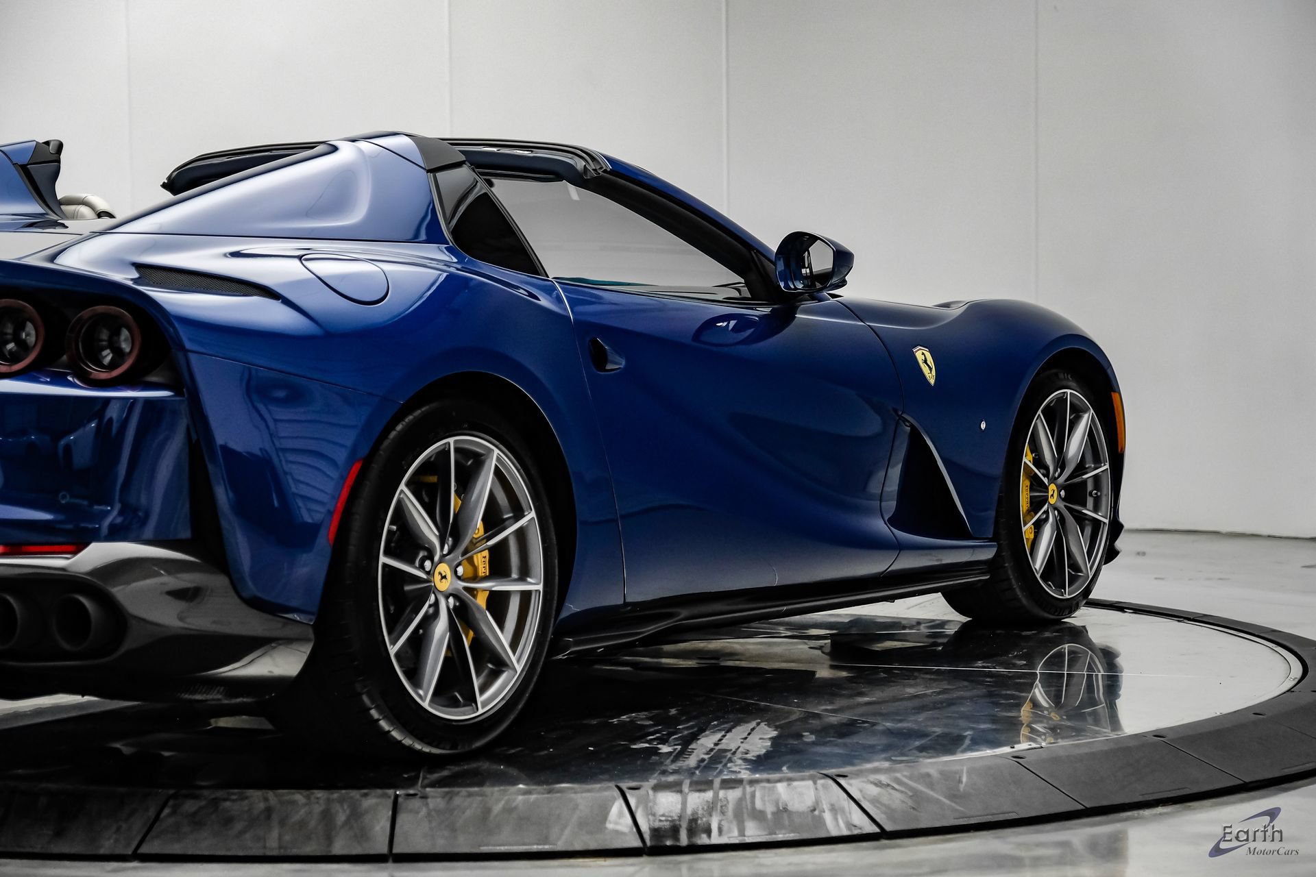 Used 2022 Ferrari 812 GTS RWD image 25