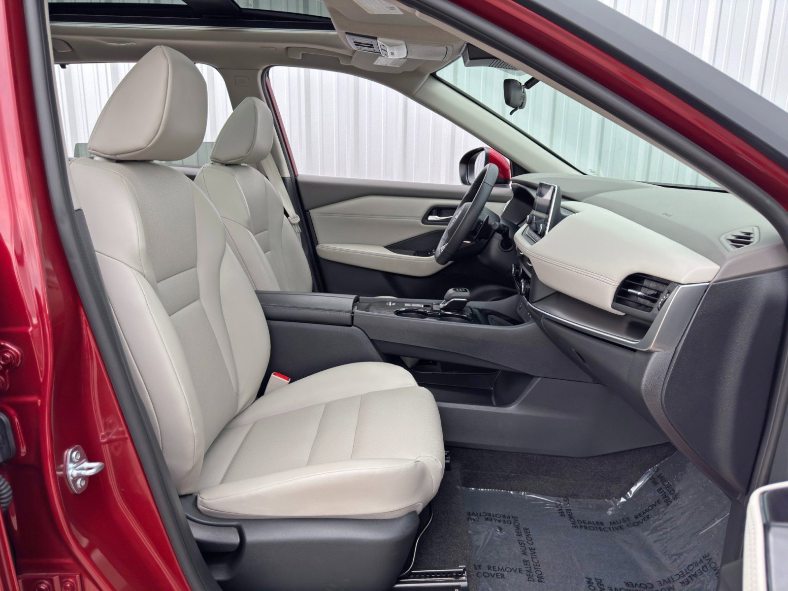 Used 2024 Nissan Rogue SV w/ SV Premium Package image 14