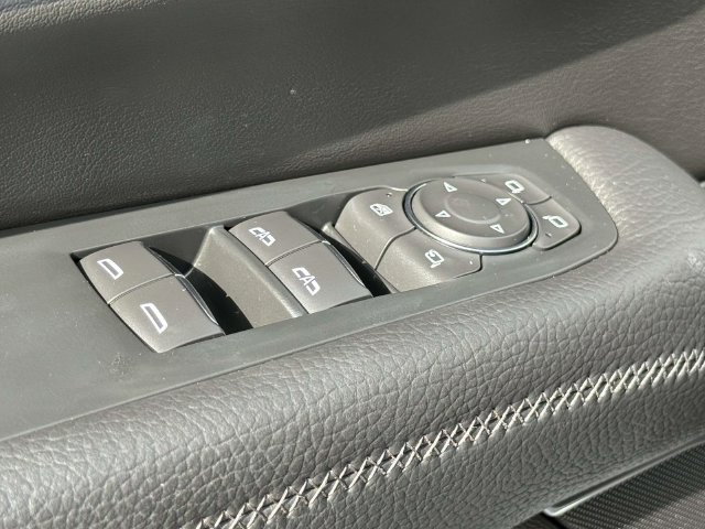 Used 2026 GMC Yukon XL Denali w/ Sun & Power Step Package AWD/4WD image 10