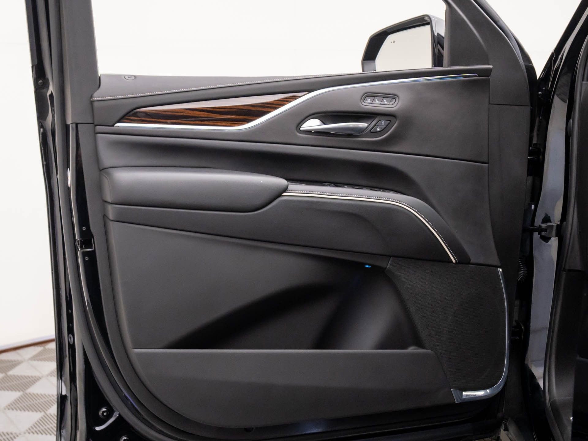 Certified 2023 Cadillac Escalade ESV Premium Luxury image 15