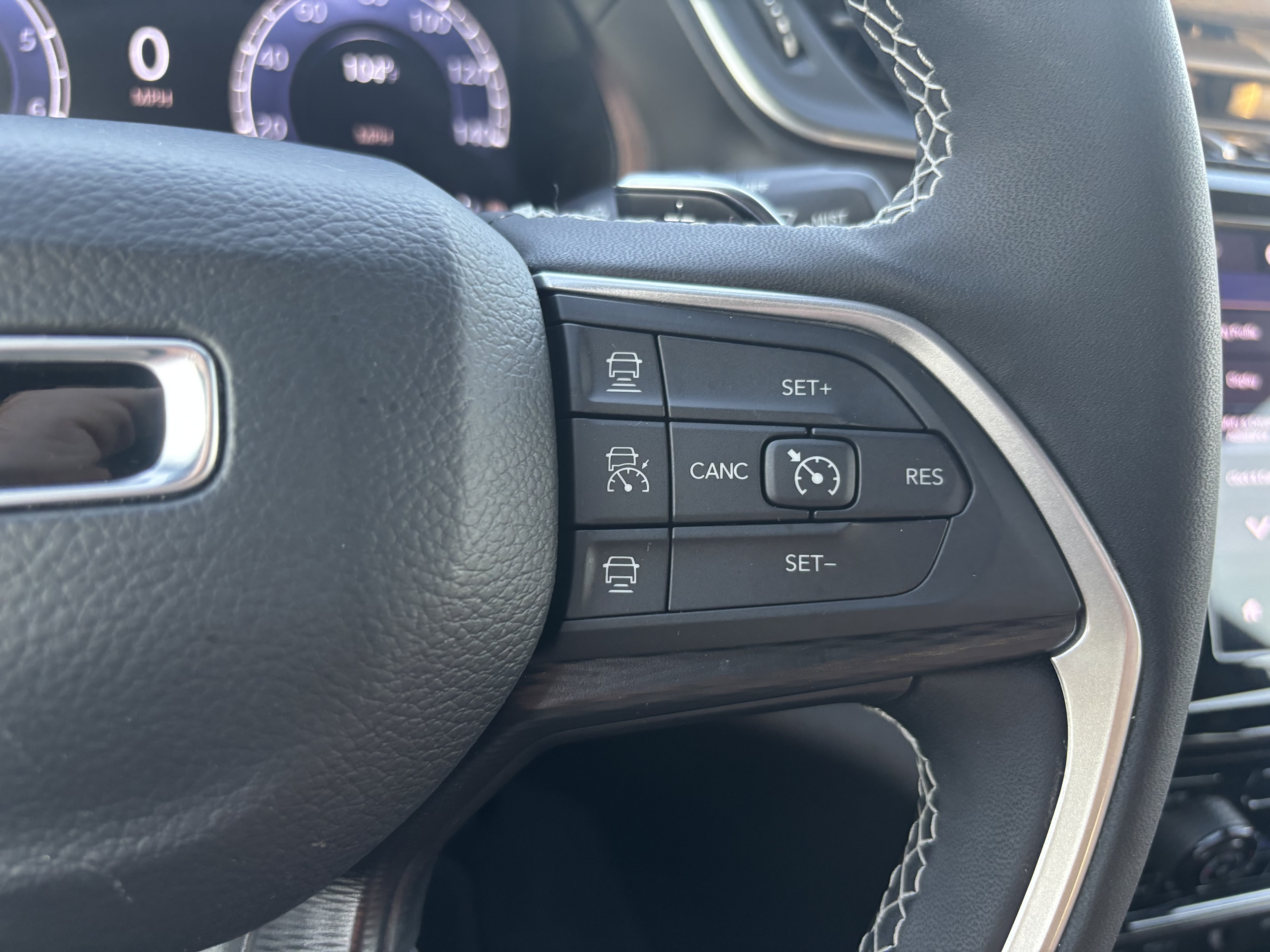 Used 2025 Jeep Grand Cherokee L Laredo RWD image 19