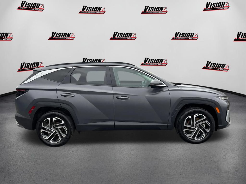Used 2025 Hyundai Tucson Limited AWD/4WD image 4