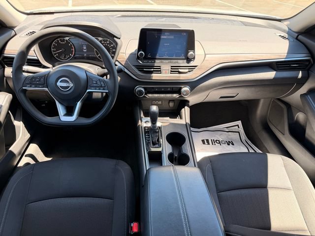 Used 2025 Nissan Altima 2.5 SV FWD image 8