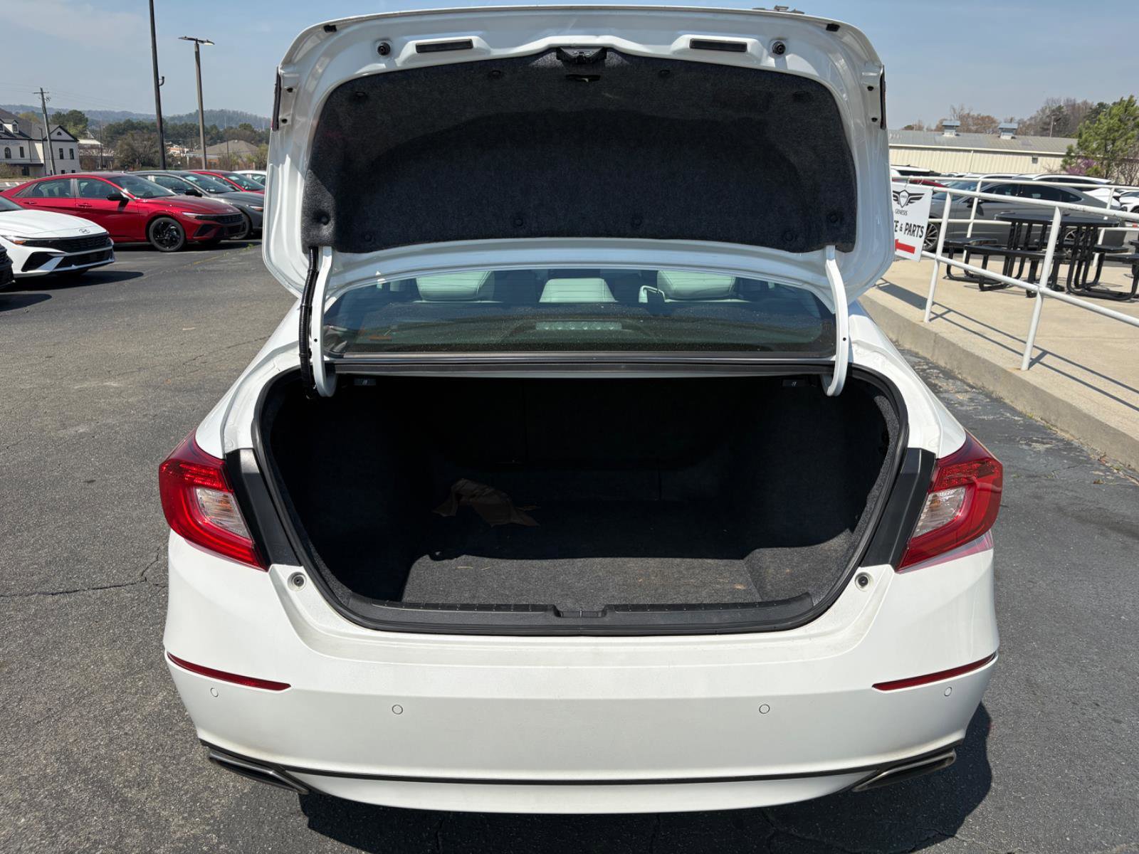 Used 2018 Honda Accord Touring image 11