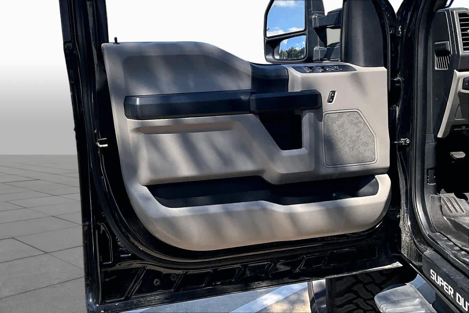 Used 2018 Ford F250 XL w/ STX Appearance Package AWD/4WD image 20