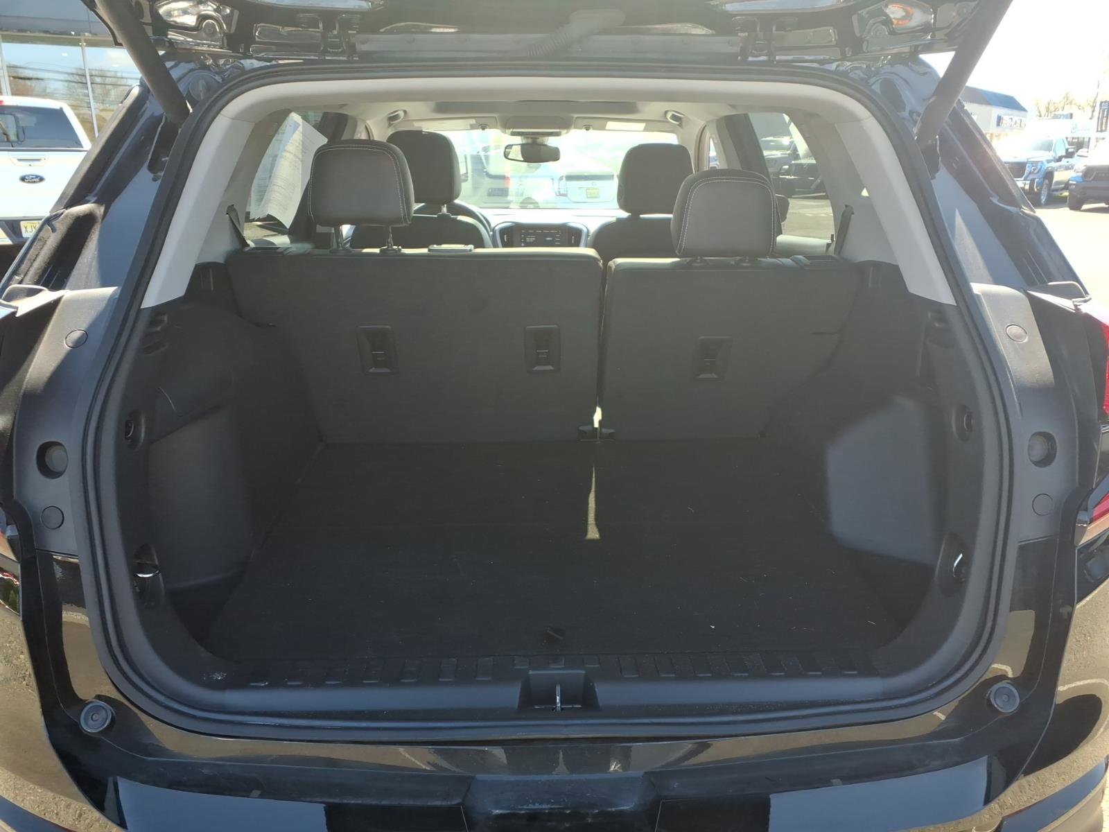 Certified 2023 GMC Terrain SLT w/ Infotainment Package II image 17