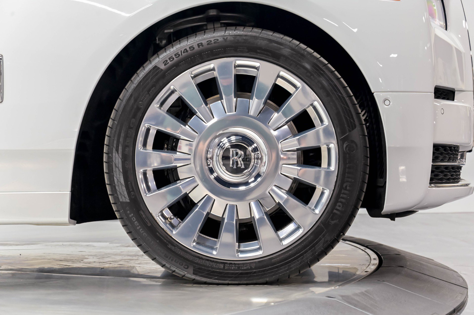 Used 2022 Rolls-Royce Phantom Sedan w/ The Phantom Package RWD image 25