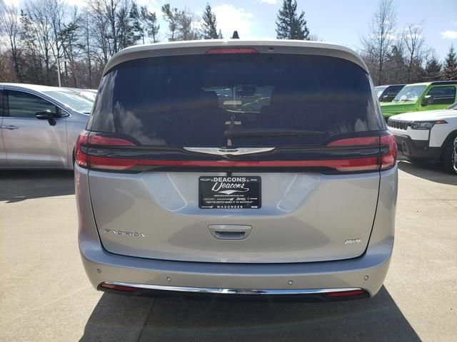 New 2026 Chrysler Pacifica Select image 5