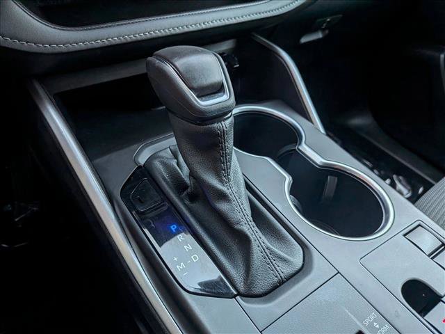 Used 2025 Toyota Highlander LE image 12