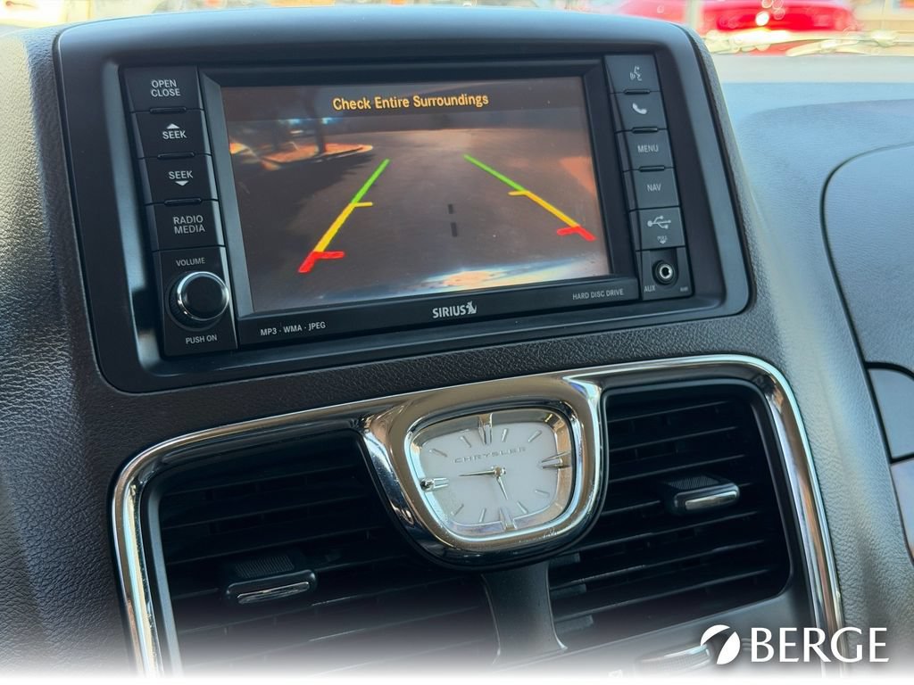Used 2013 Chrysler Town & Country Touring-L w/ Driver Convenience Group FWD image 20