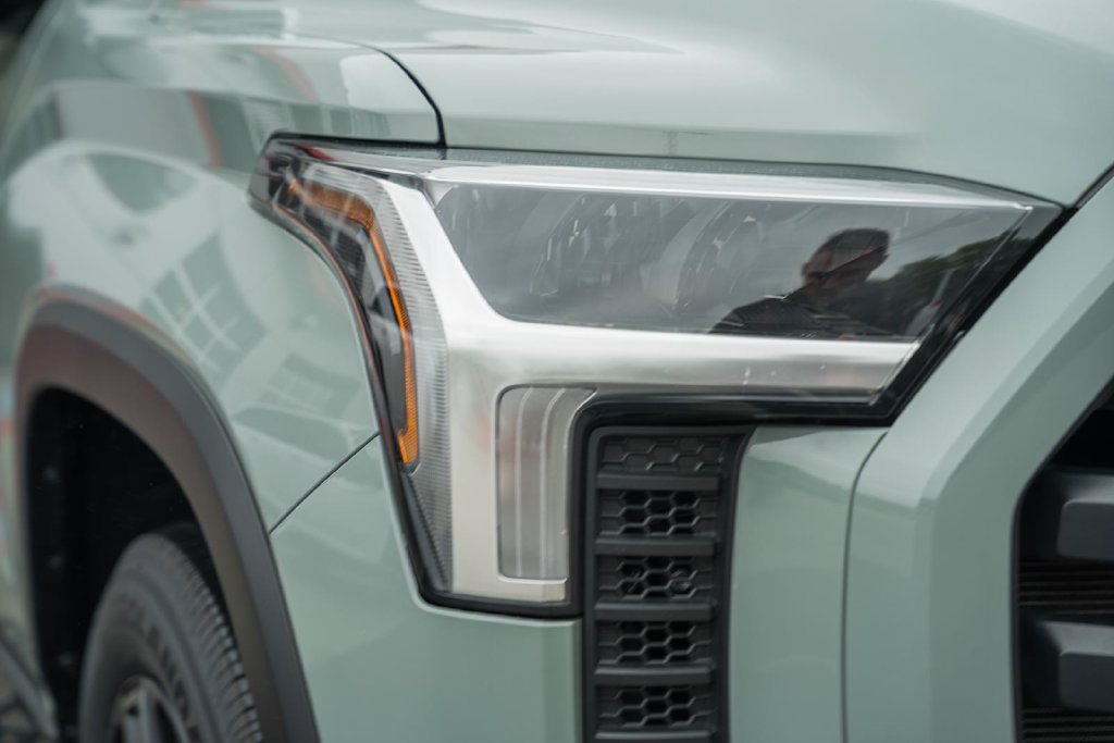 Used 2025 Toyota Tundra Limited AWD/4WD image 11