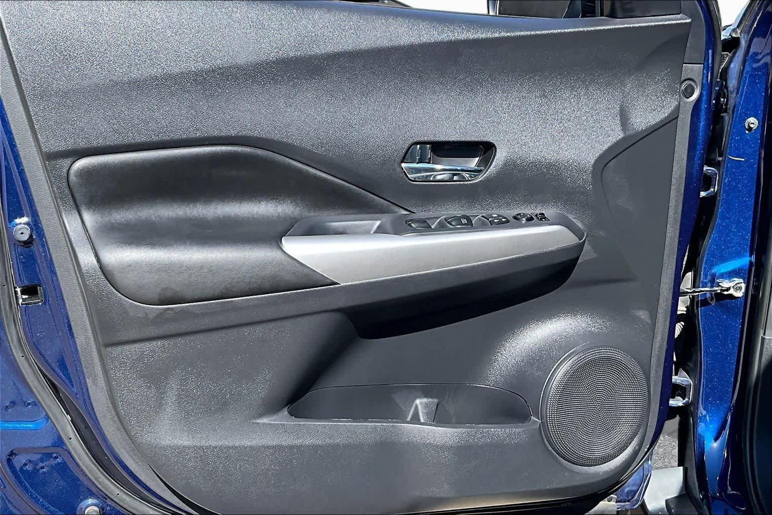 Used 2019 Nissan Kicks SR w/ SR Premium Package FWD image 24